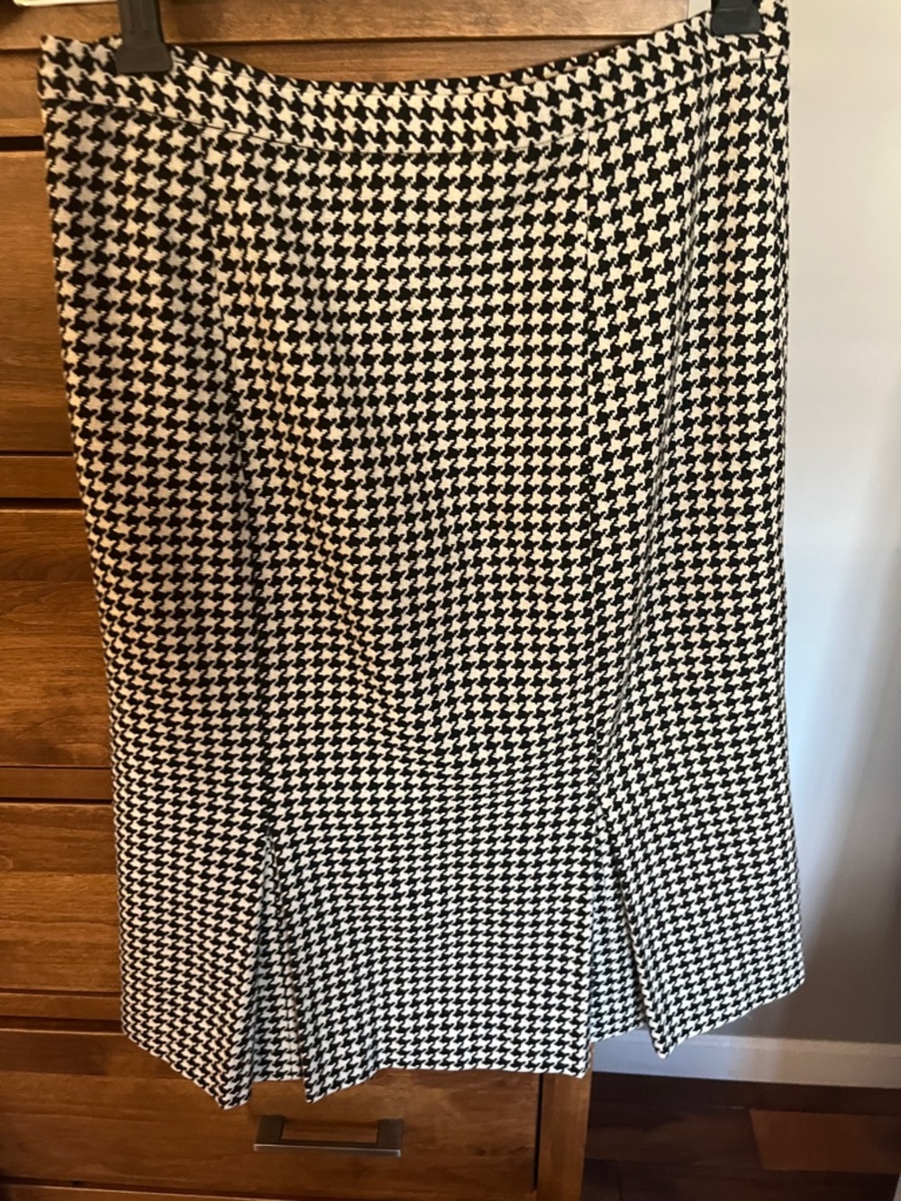Women's Black & Cream Houndstooth A-Line Skirt - Picture 3 of 3
